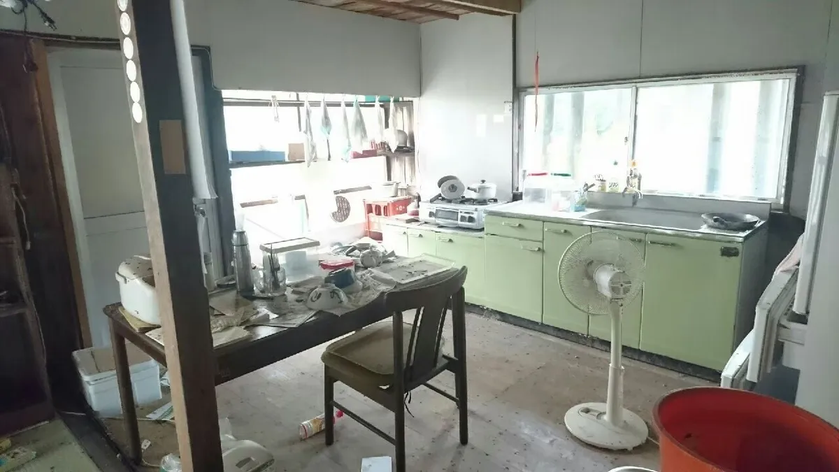 遺品整理 作業前 一戸建てキッチン