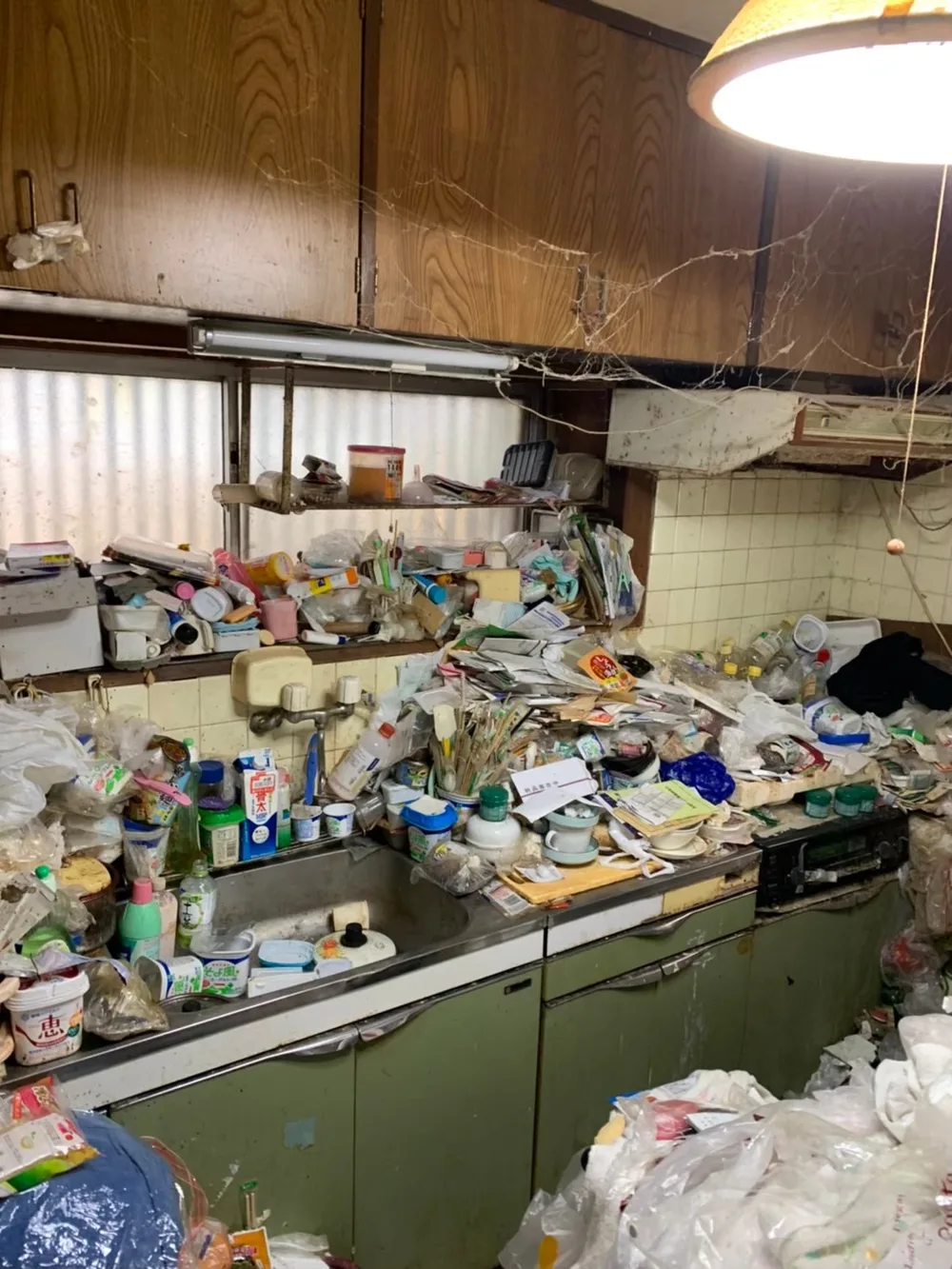 ゴミ屋敷清掃 作業前 キッチン