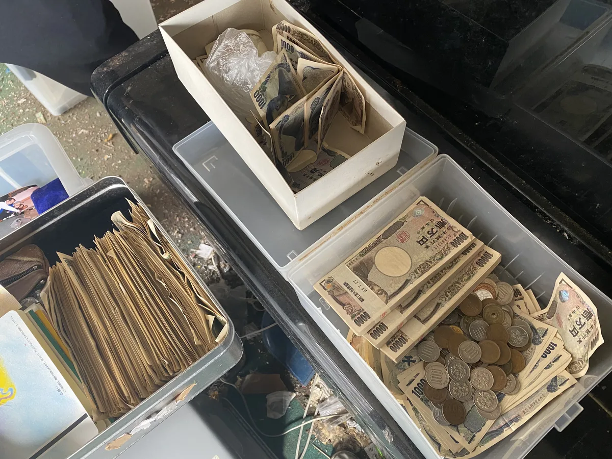 遺品整理現場で見つかった現金・貴重品