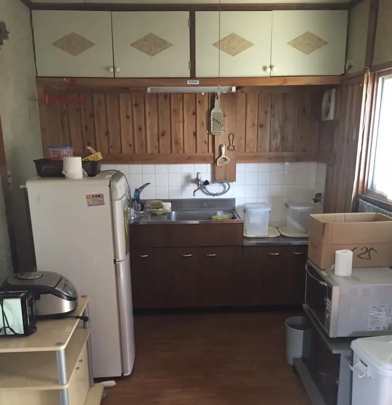 遺品整理 作業前 一戸建てキッチン
