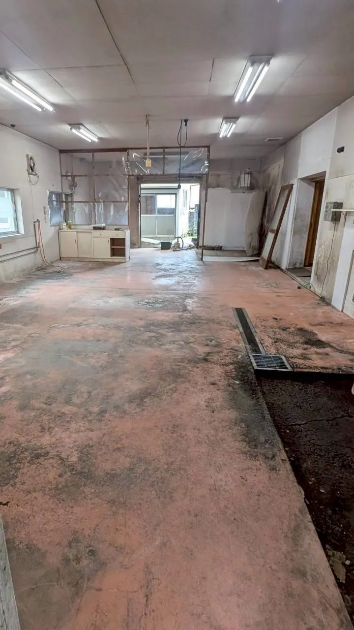 店舗片付け 作業後 厨房